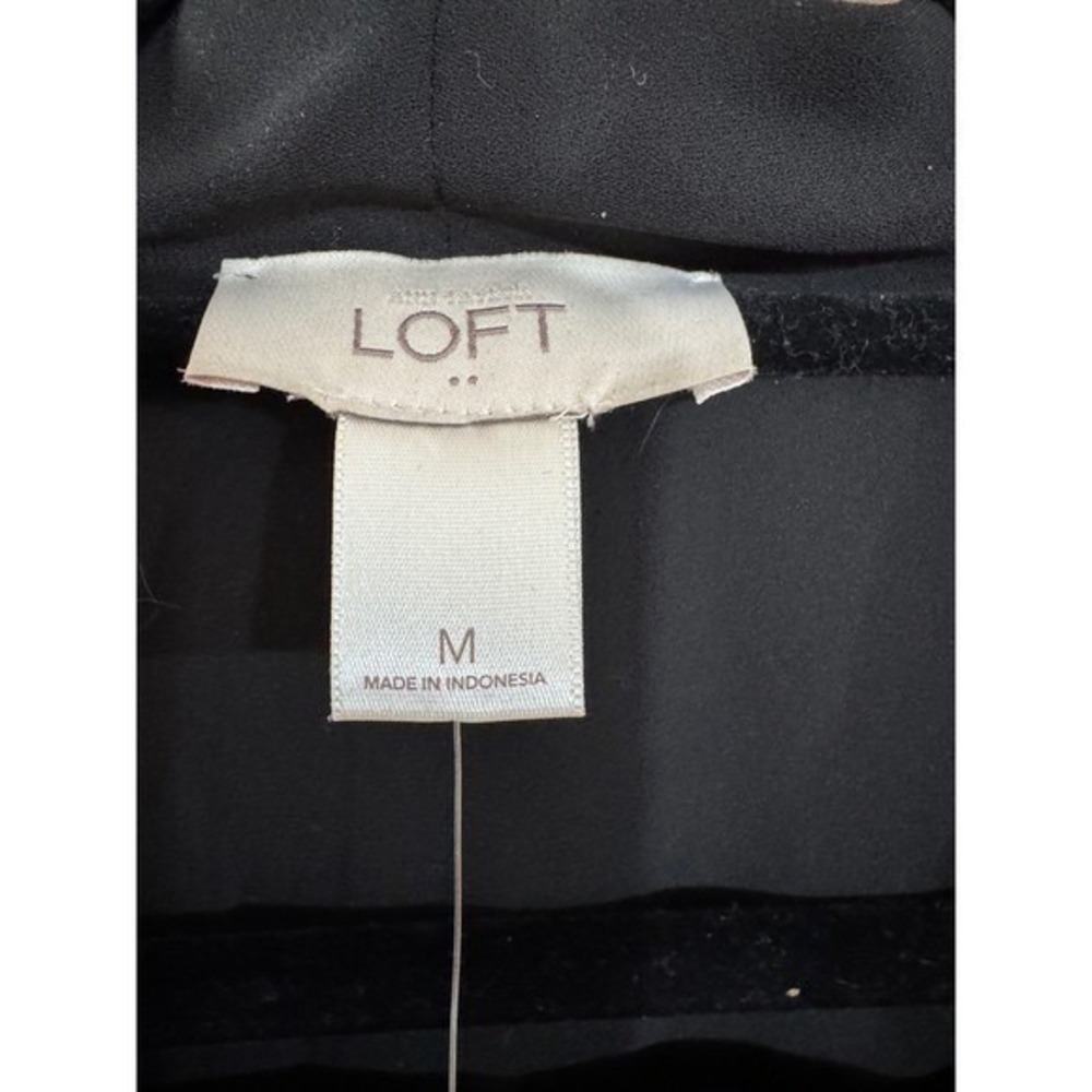 LOFT Black Mixed Media Sleeveless Blouse V-Neck Pleat Front NWT Medium - Picture 6 of 8